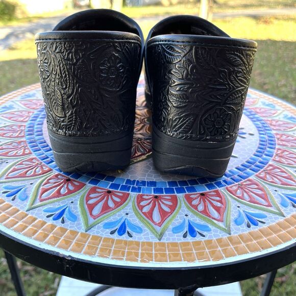 Dansko XP 2.0 Pro Clogs Womens 40 EU /  10 US Black Floral Tooled Leather  Shoes - Picture 4 of 11